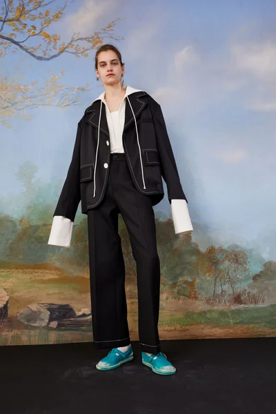 Look 16